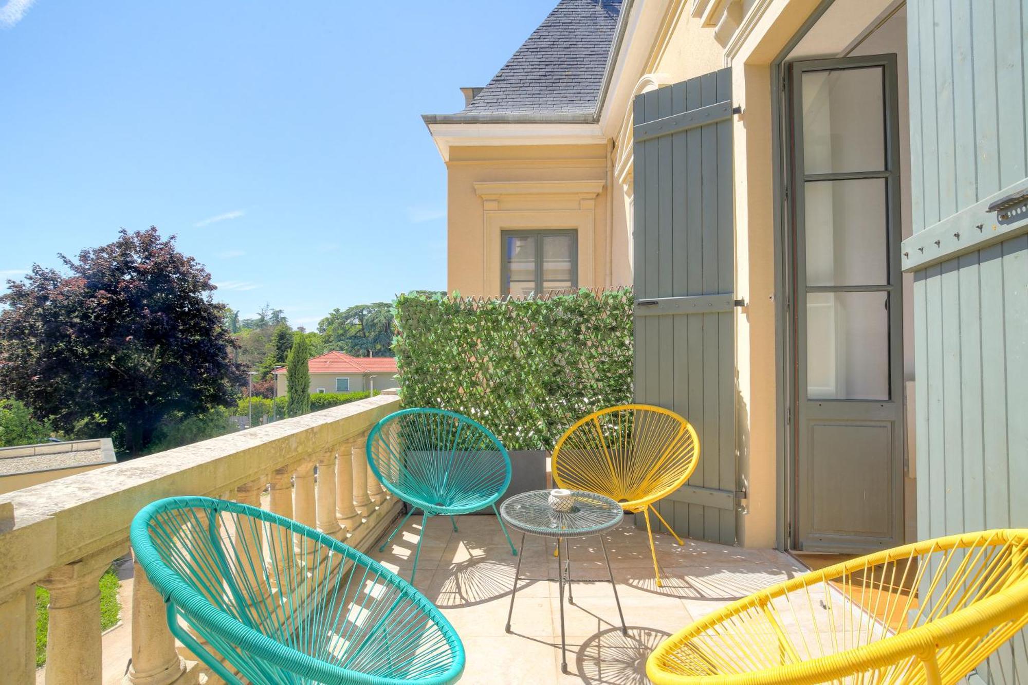 Chateau Ecully - Appartement 2 Chambres - Terrasse & Parking Zewnętrze zdjęcie