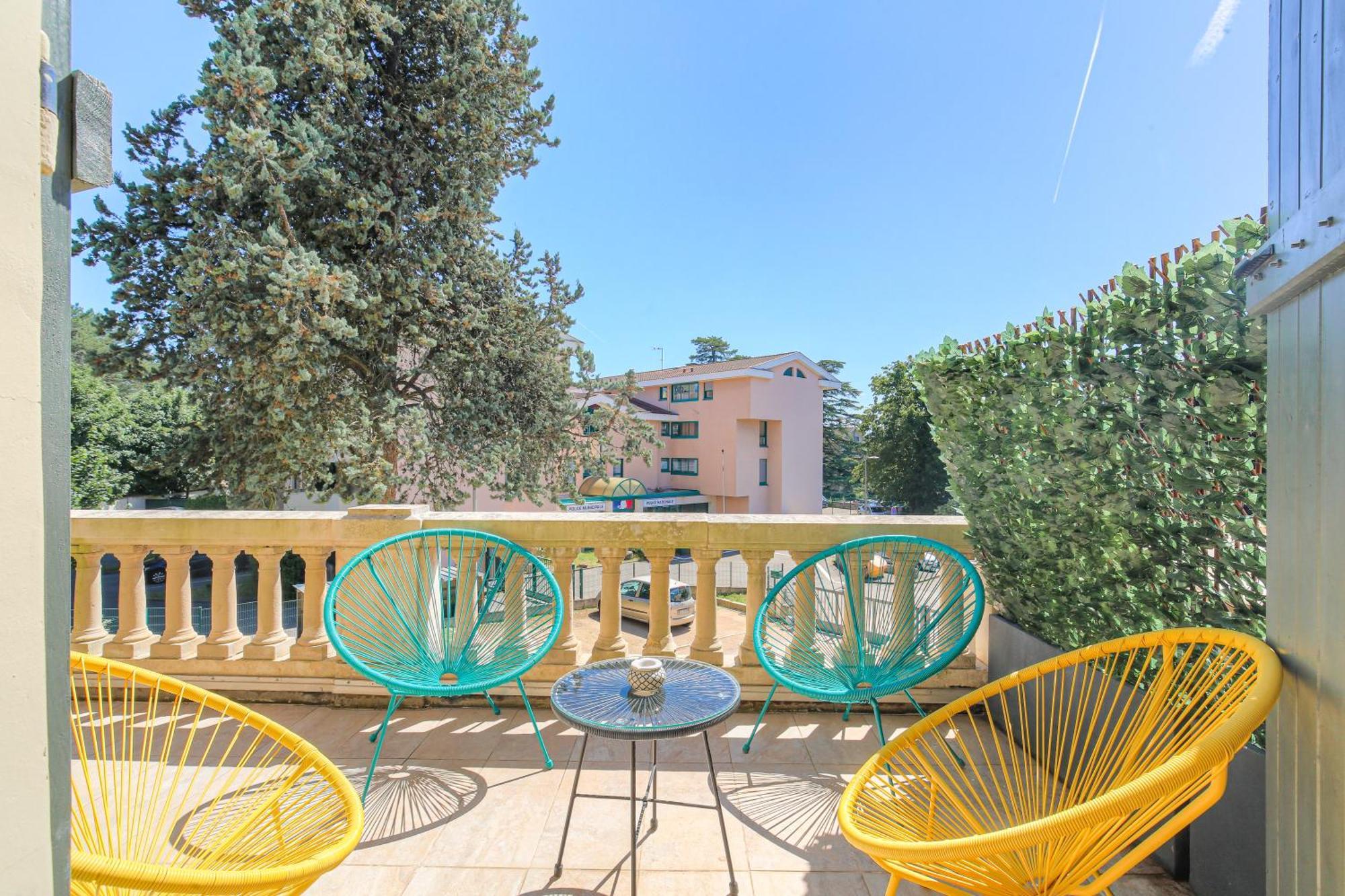 Chateau Ecully - Appartement 2 Chambres - Terrasse & Parking Zewnętrze zdjęcie