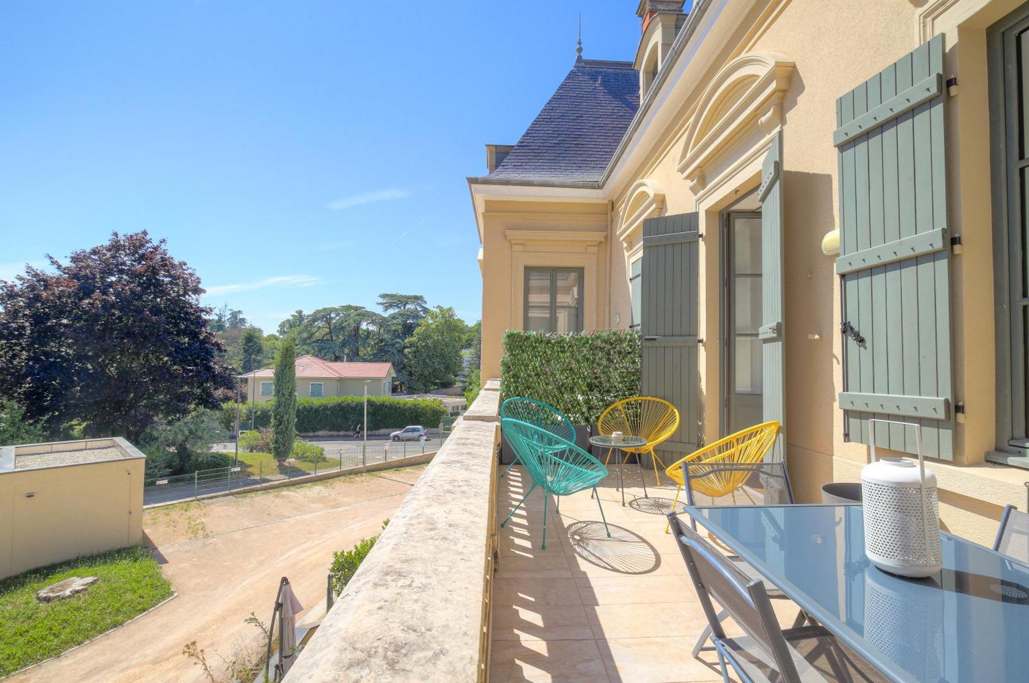 Chateau Ecully - Appartement 2 Chambres - Terrasse & Parking Zewnętrze zdjęcie